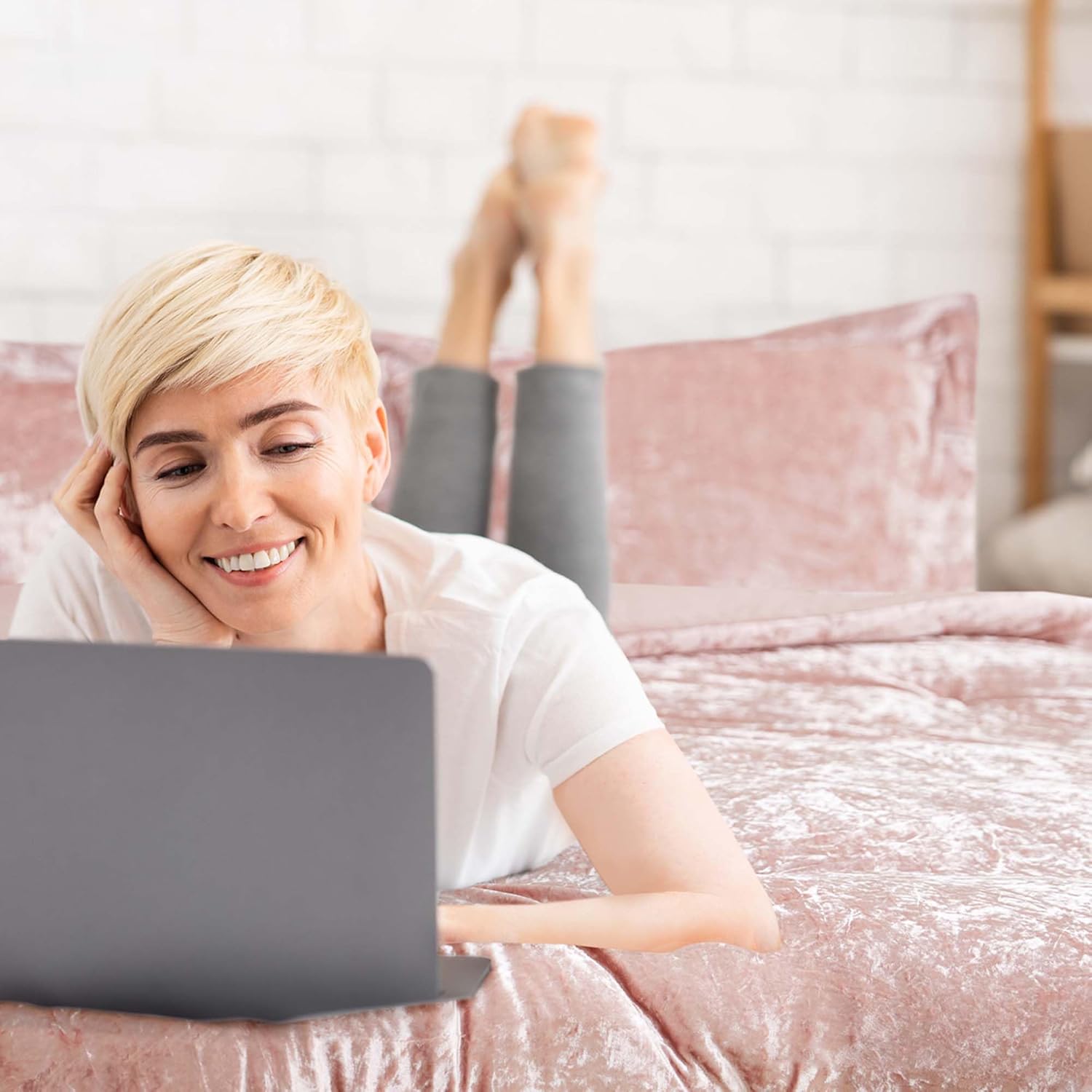 Comfort Spaces Juliette Luxe Comforter Set Velvet Lush with Soft Brushed Microfiber Reverse, All Season Cozy Velvet Bedding Sets, Fluffy Comforter Bed Set, Matching Sham, Blush Full/Queen 3 Piece - Image 4